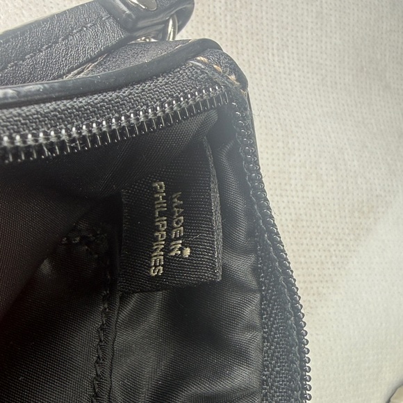 Coach Signature C’s Monochrome Pleated Wristlet Silver HDWRE w/Leather Hangtag - Picture 13 of 13